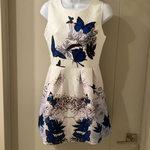 Justyle Junior Size M Party Dress with Butterflies & Flowers on Brocade Material - Picture 1 of 7